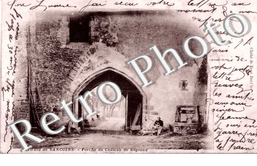 Porche du chateau de Sagonne
