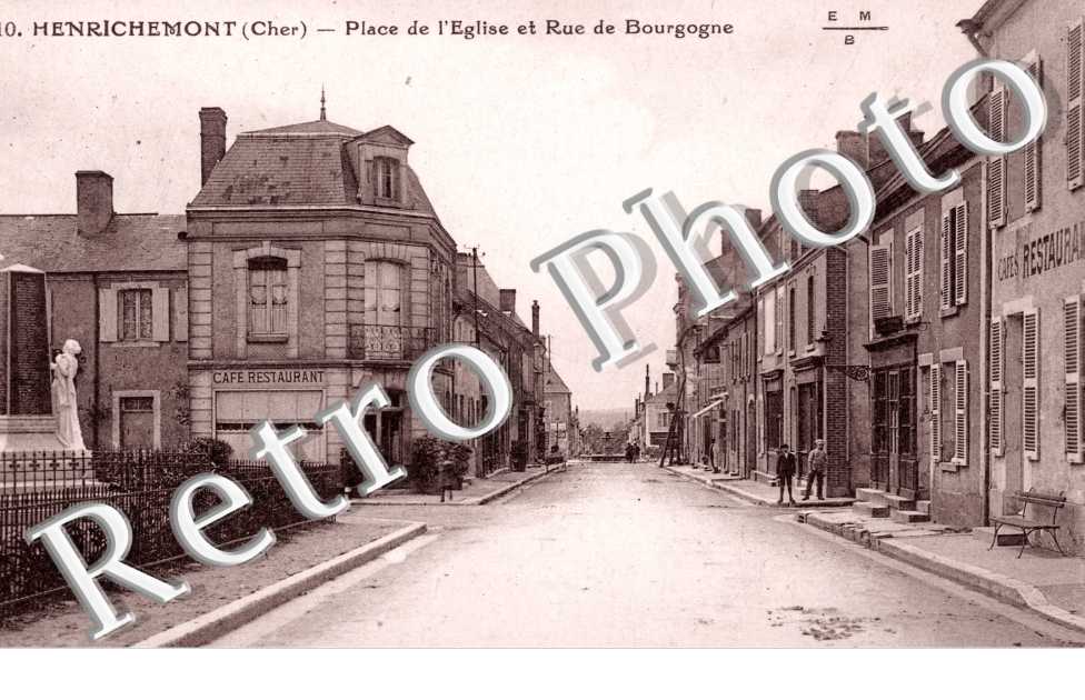 La Place de l&#039;Eglise et Rue de Bourgogne