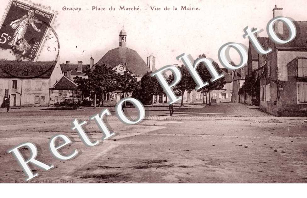 Place du Marche et la Mairie