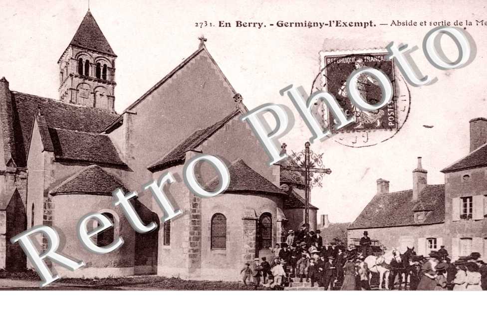 Abside de l&#039;Eglise et Sortie de la Messe