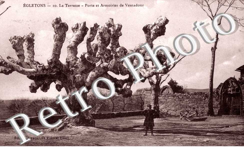 la terrasse Porte et Armoiries de Ventadour