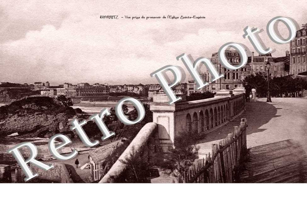 Vue Prise du promenoir de l&#039;Eglise sainte Eugenie