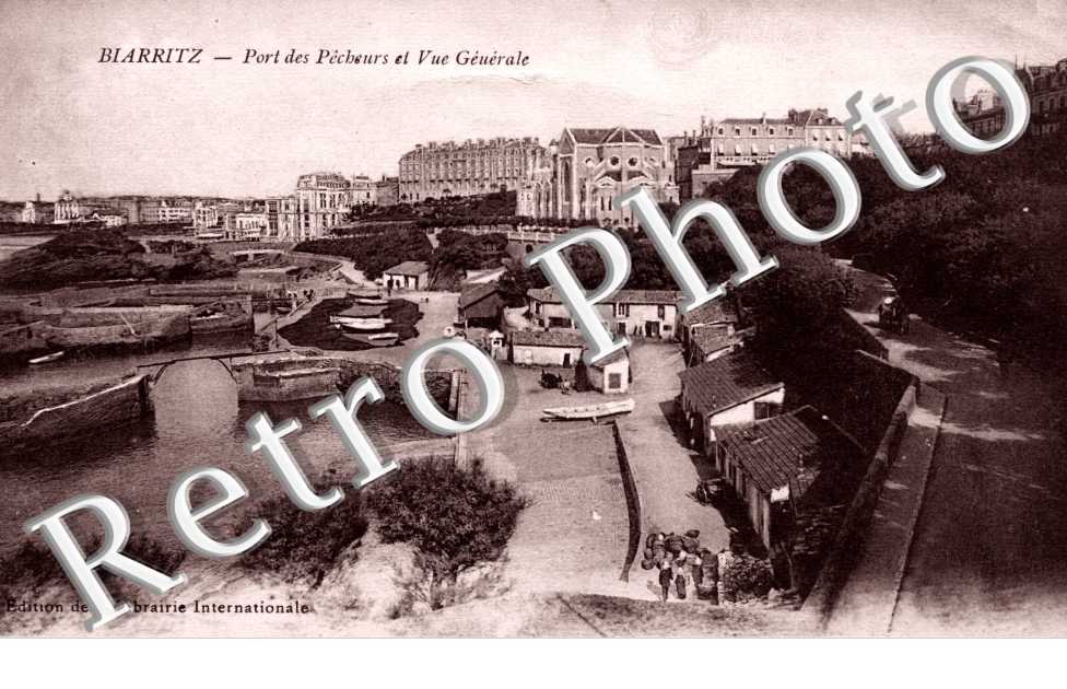 Port des Pecheurs et vue generale