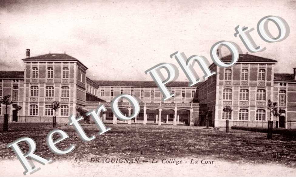 le college - la Cour