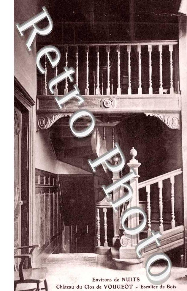 Chateau du Clos Vougeot - Escalier de Bois