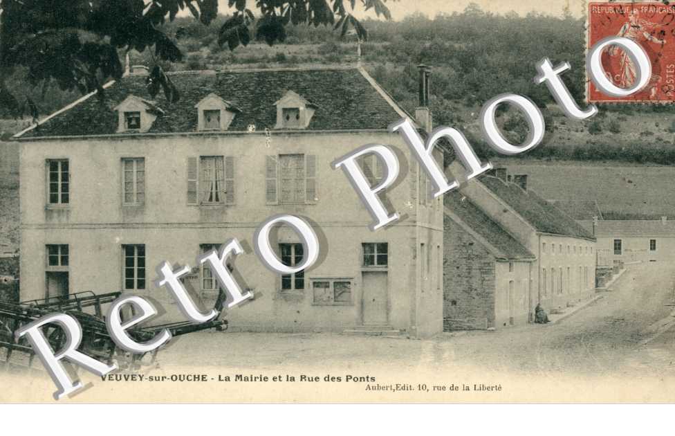 Mairie et Rue des Ponts