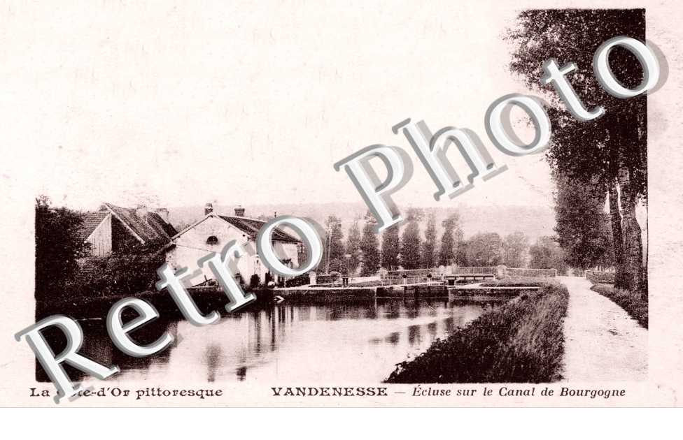 Ecluse sur le Canal de Bourgogne