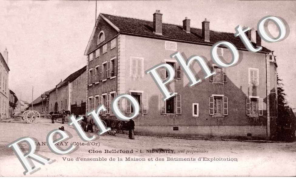 vue d'ensemble de la maison et des batiments d'exploitation