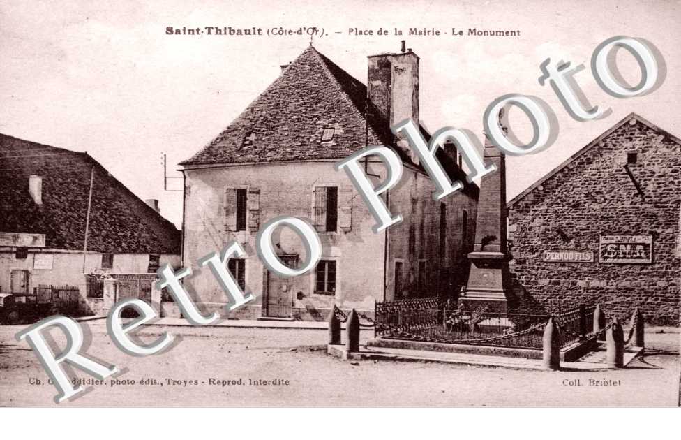 Place de la mairie - le monument
