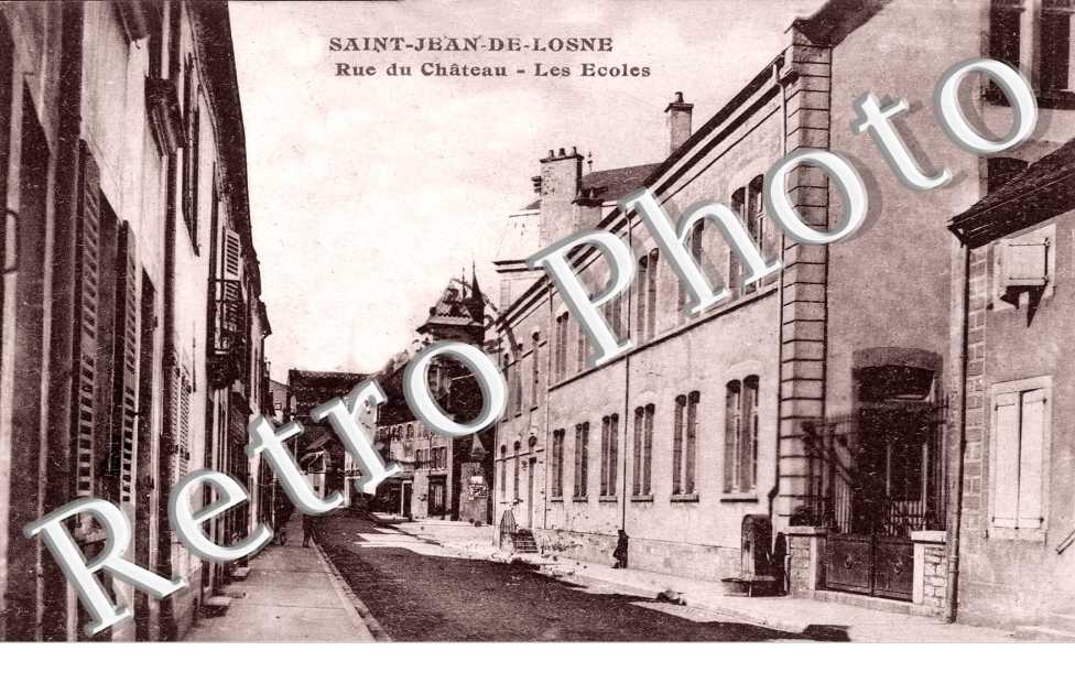 Rue du Chateau, les Ecoles