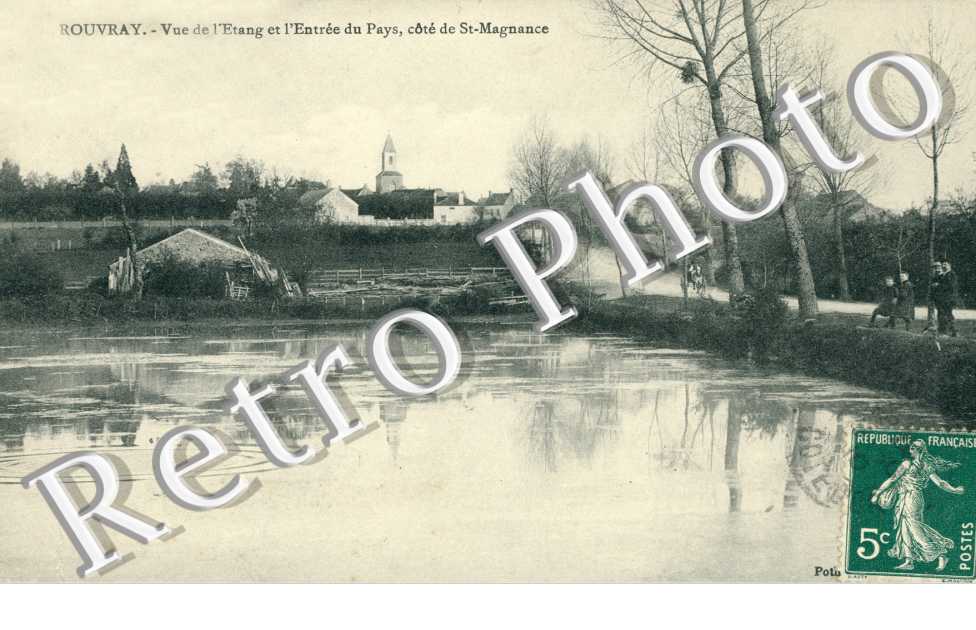 vue de l'etang et entree du pays