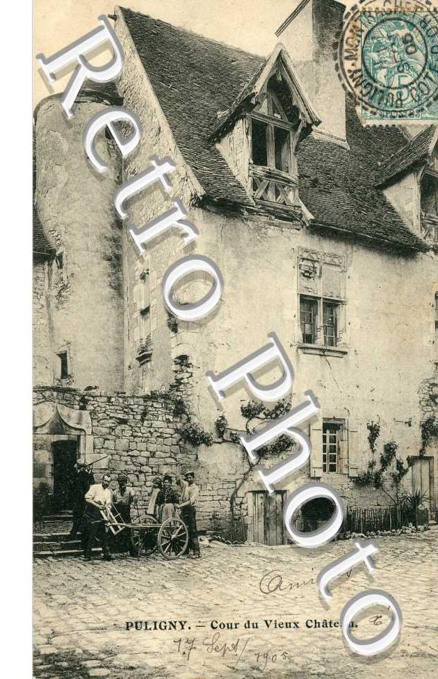 cour du vieux chateau