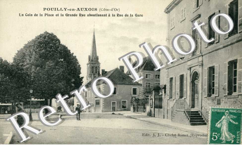 un coin de la place et la grande rue aboutissant a la rue de la gare
