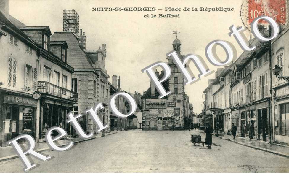 Place de la Republique et le Beffroi