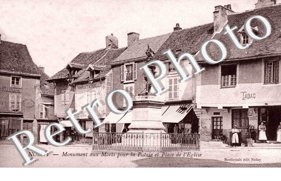 Monument aux Morts et Place de l'Eglise