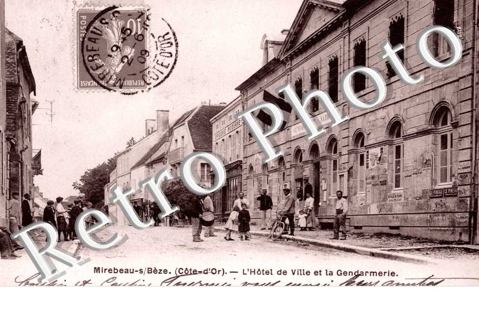 l&#039;hotel de ville et la gendarmerie