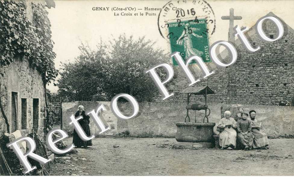 Hameau du clou - la croix et le puits