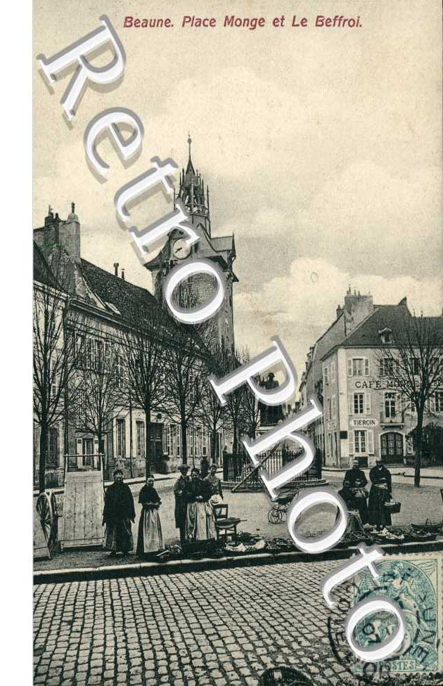Place Monge et le Beffroi