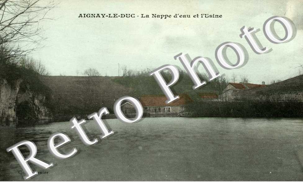 la nappe d'eau et l'usine 