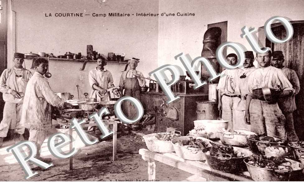 Camp Militaire, interieur d'une cuisine