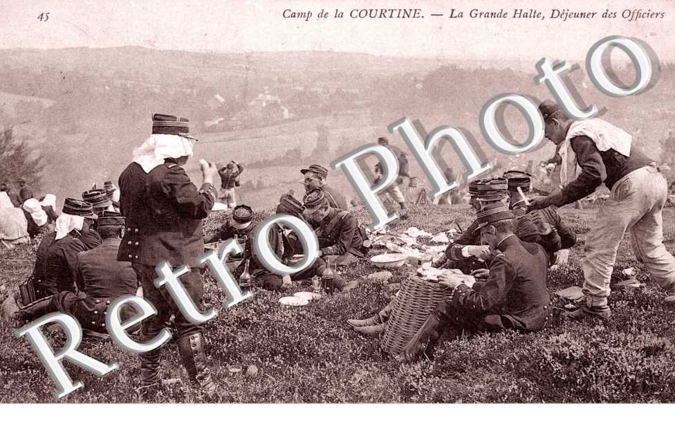 Camp - La Grande Halte, dejeuner des Officiers