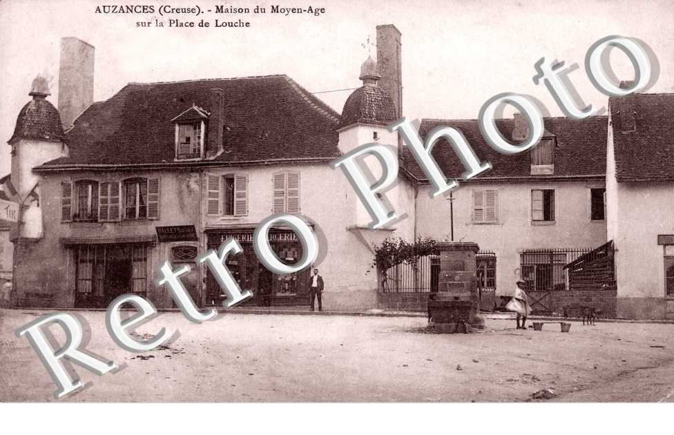 Maison du Moyen-Age sur la place de Louche