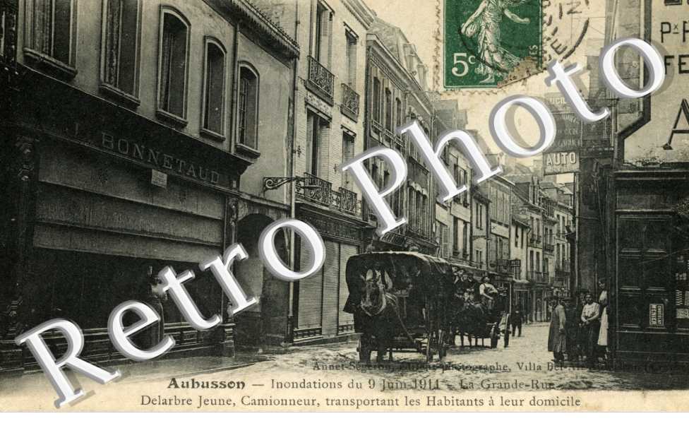 La Grande Rue - Delarbre Jeune, camionneur, transportant les habitants a leur domicile