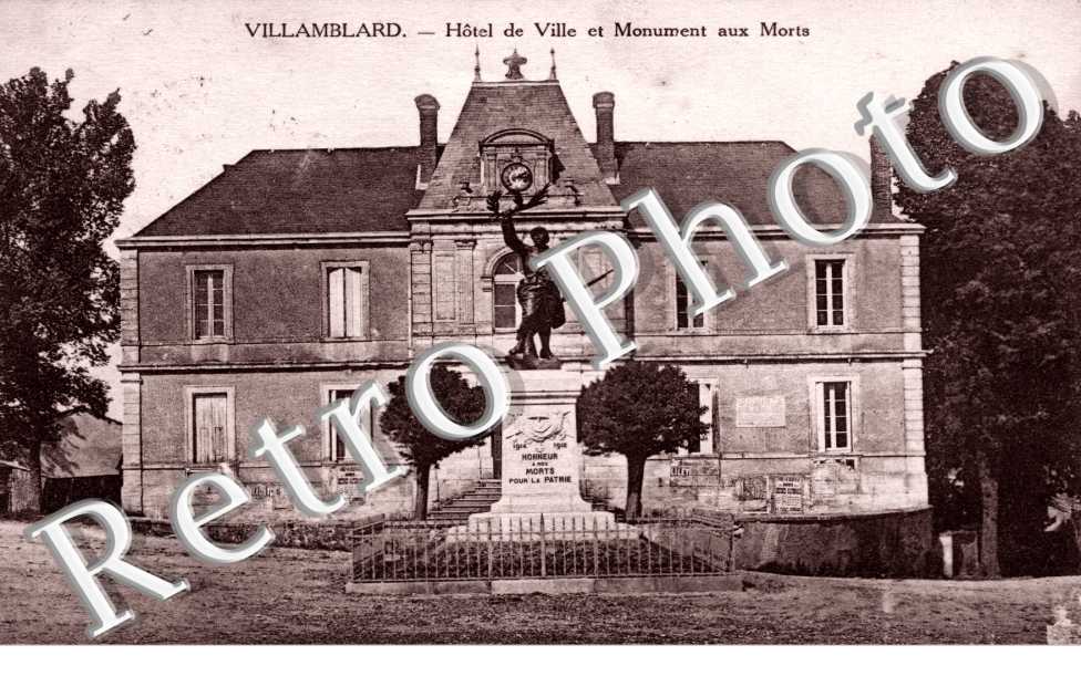 Hotel de ville - monument aux morts
