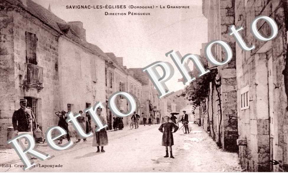 La grand&#039;rue - direction Perigueux