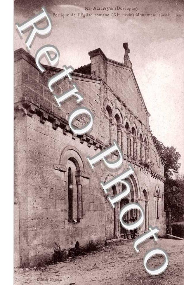 Portique de l&#039;eglise romane