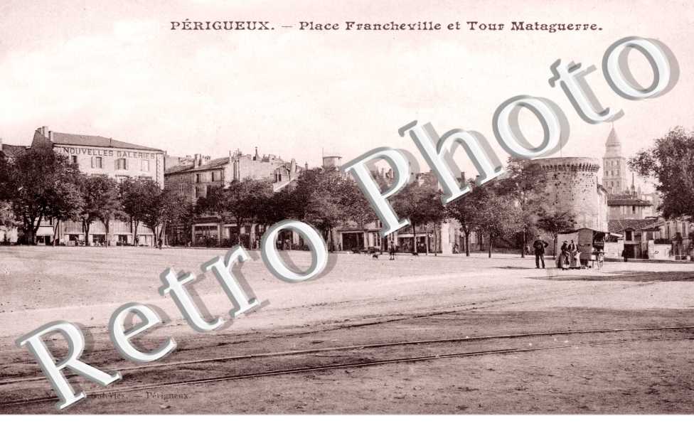 Place Francheville et Tour de Mataguerre