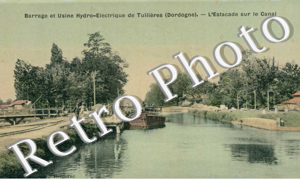 Barrage et usine Hydroelectrique de Tuilieres - L'estacade sur le canal