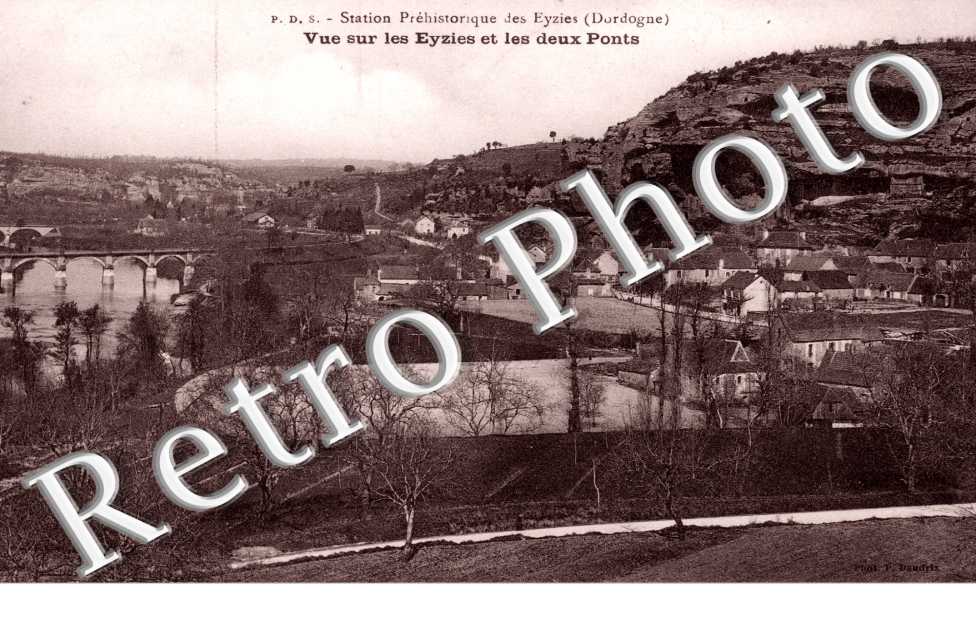 Vue sur les Eyzies et les deux Ponts
