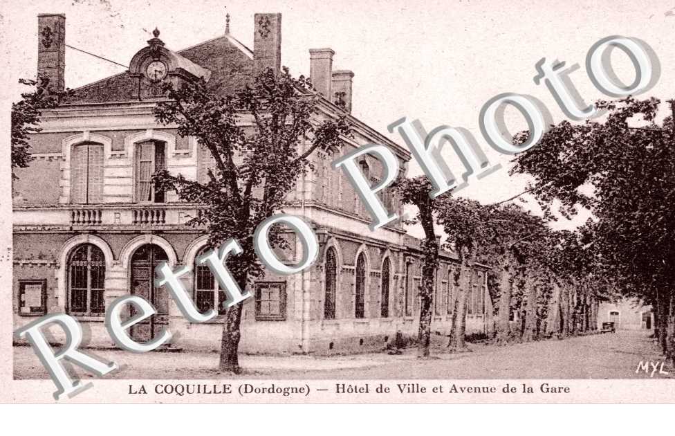Hotel de ville et avenue de la gare