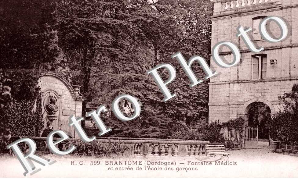 Fontaine Medicis et entree de l&#039;ecole des garcons