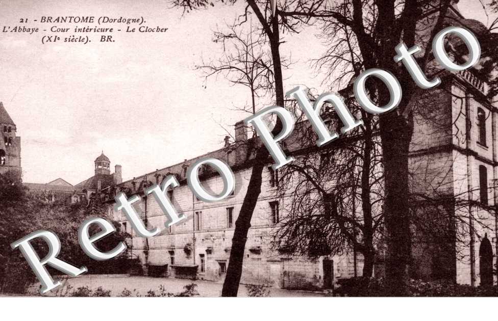 l'abbaye - Cour Interieure - le Clocher