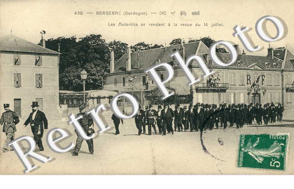 Les Autorites se rendant a la revue du 13 juillet
