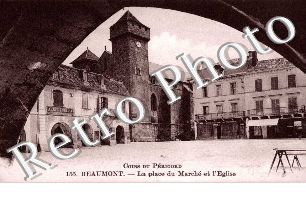 La place du marche et l&#039;eglise
