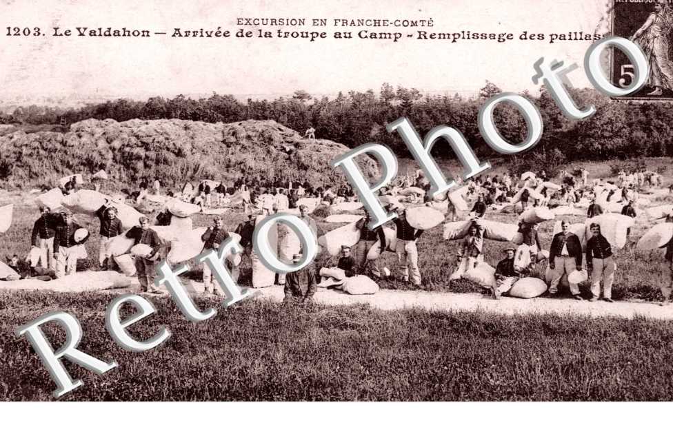Arrivee de la Troupe au Camp, Remplissage des paillasses