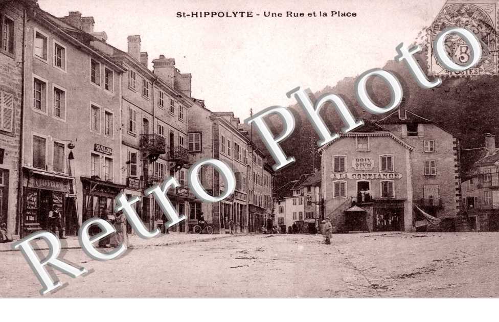 une rue et la place