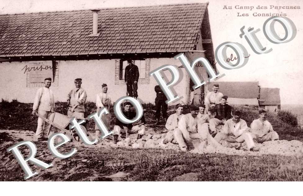Au camp des Pareuses Les consignés