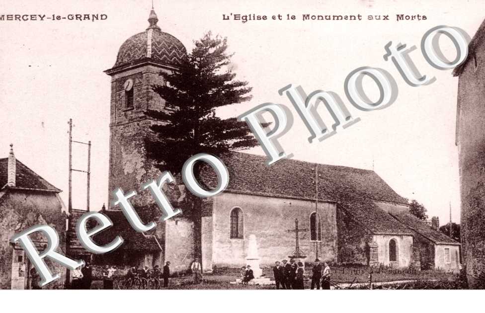 l&#039;Eglise et le Monument aux Morts
