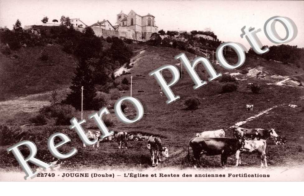 l&#039;Eglise et les restes des anciennes fortifications