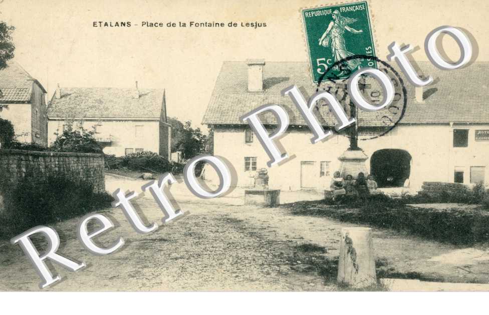 place de la fontaine de Lesjus