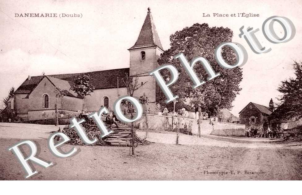 la Place et l&#039;Eglise