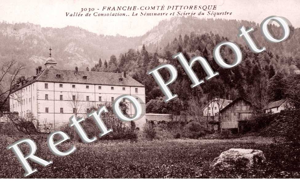 Devant la Grotte le jour du Pélerinage