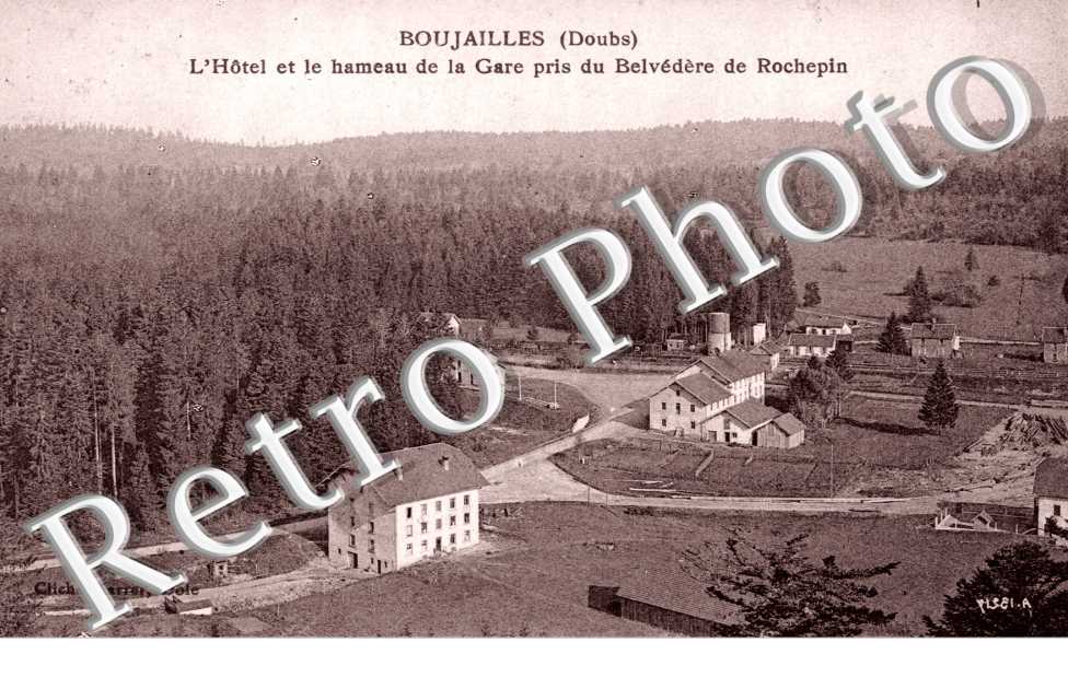 L&#039;Hotel et le Hameau de la Gare pris du Belvedere de Rochepin