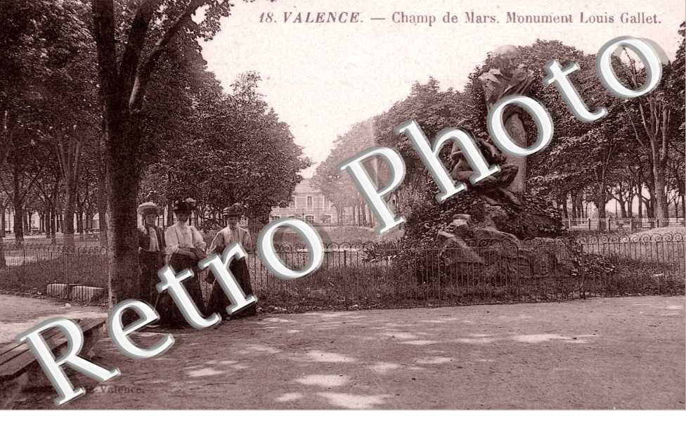Champ de Mars, Monument Louis Gallet