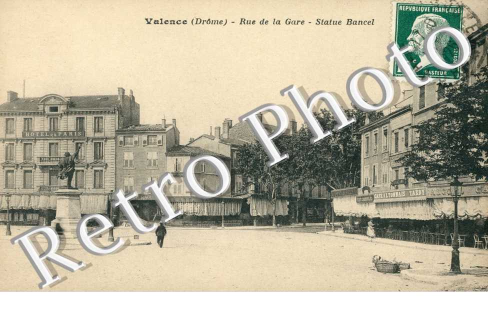 Rue de la Gare, Statue Bancel