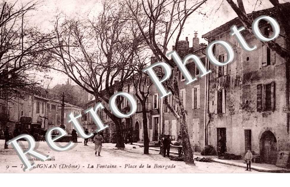 La fontaine - Place de la Bourgade